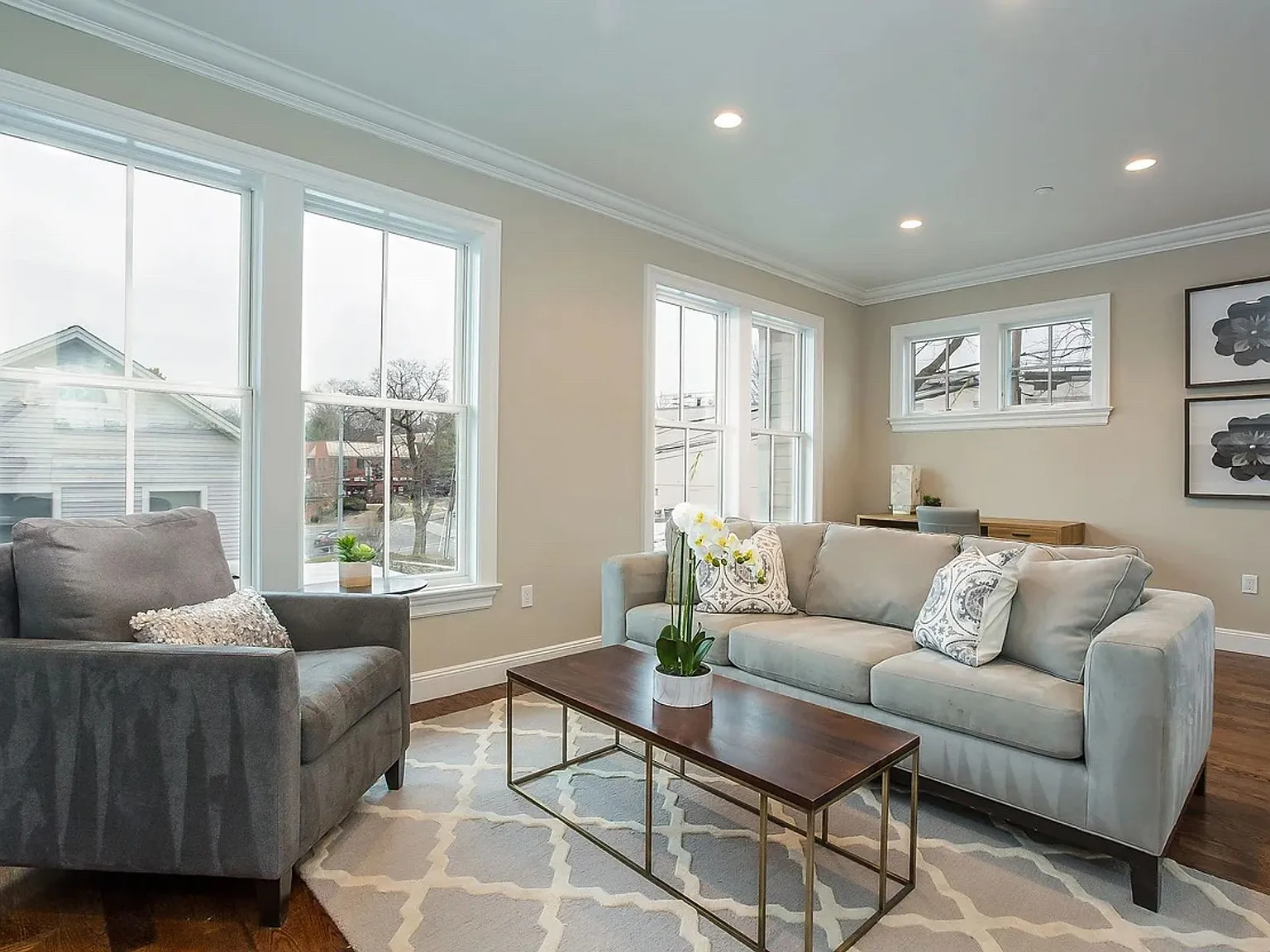 Luxury Townhouses — Photo 2