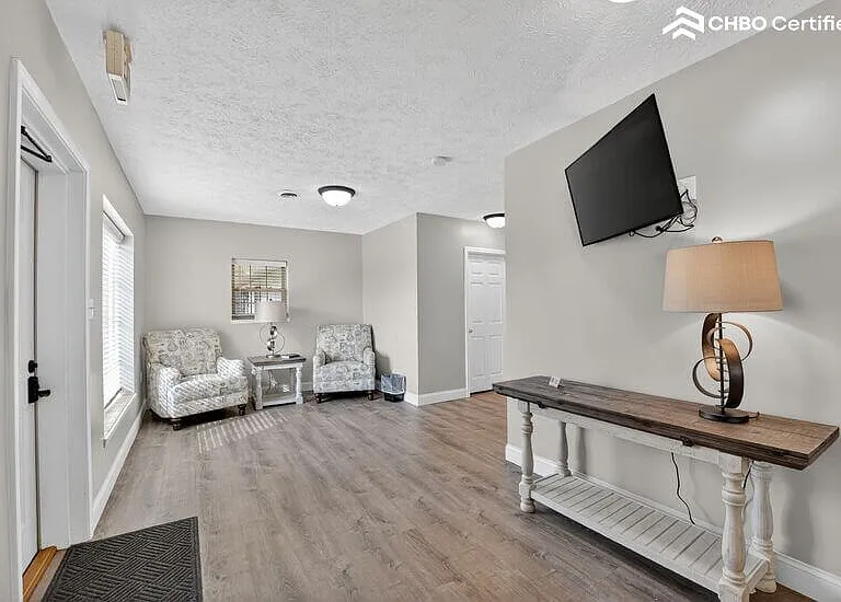 1332 W Andrew Johnson Hwy #10 — Photo 7