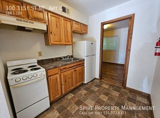 300 31st St NE #C, Cedar Rapids, IA 52402
