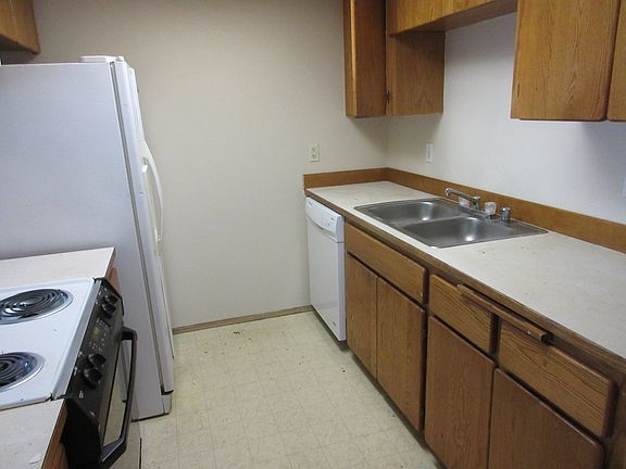 3rd image of 922 102nd St E #B