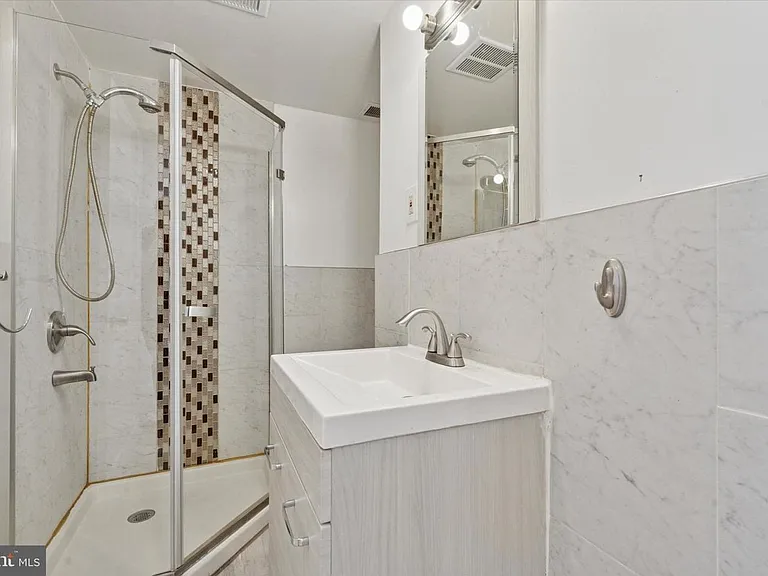 1313 S Stanley St — Photo 10