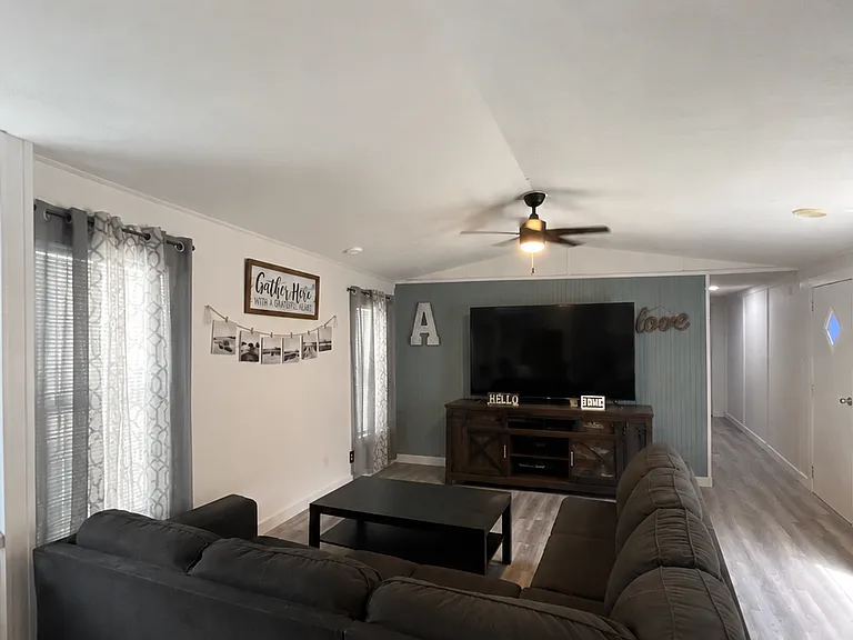 214 Sky Ln — Photo 1
