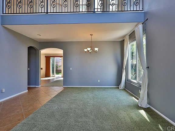 5th image of 1046 Strawberry Creek St
