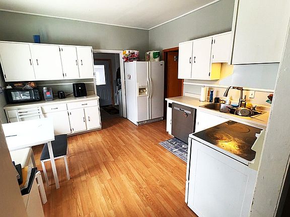 4th image of 120 Western Ave S