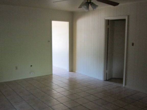 4th image of 1004 Holik Dr