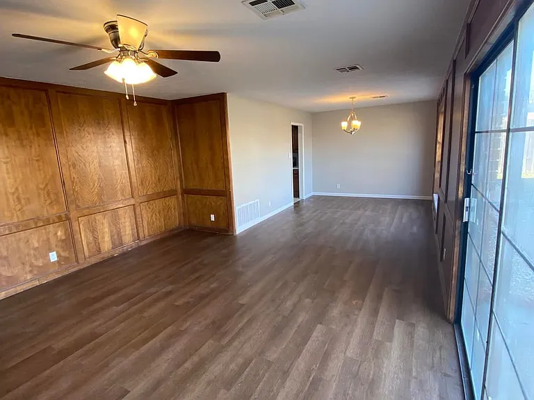 2124 Jefferson Pl — Photo 3