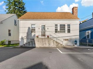 32 Pearse Ave, Bristol, RI 02809