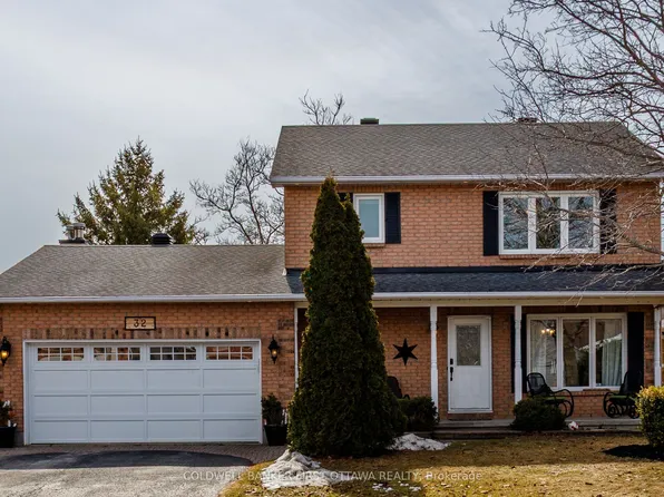32 James Lewis Ave, Ottawa, ON K2S 1K5