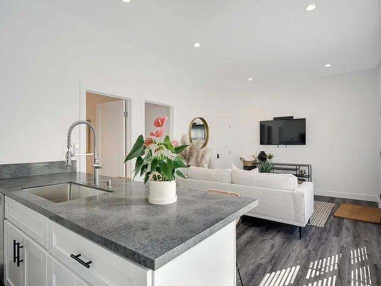1750 Robinson Ave #1750 — Photo 9