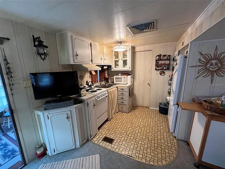 16 Grey Fox Ln — Photo 6
