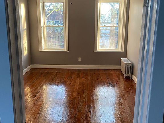 Bedroom (1) Outside

*Master