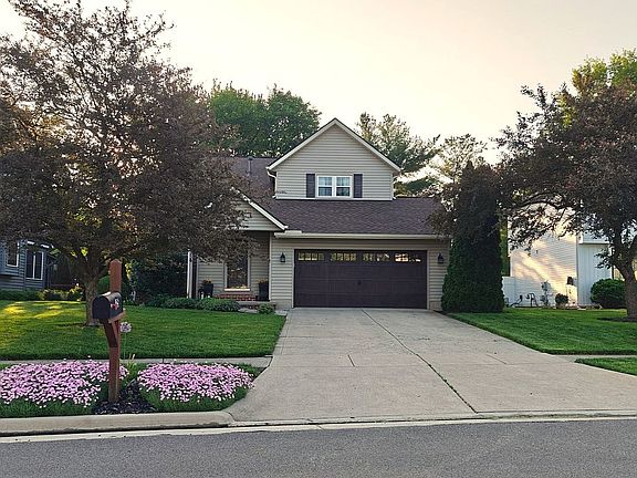2nd image of 425 Carriage Dr