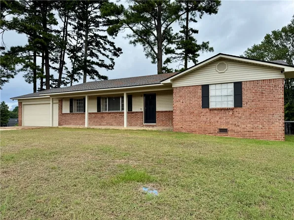 6 Henry Ct, Russellville, AR 72802