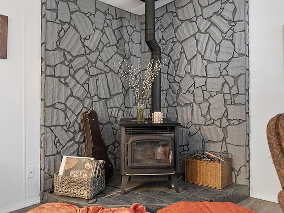 5th image of 61040 S Queens Dr #58