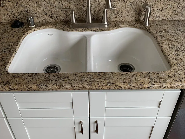 FULLY UPGRADED KITCHEN