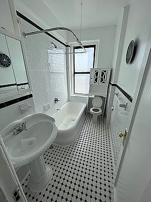 3rd image of 2760 Barnes Ave #3A