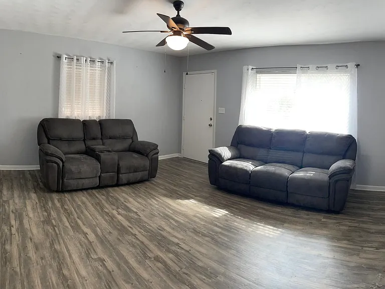 4525 NE 9th St — Photo 7