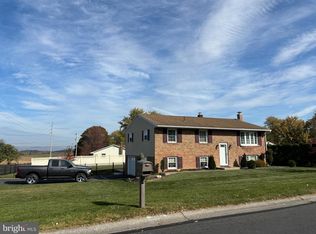 933 Willow Ln, Lebanon, PA 17046