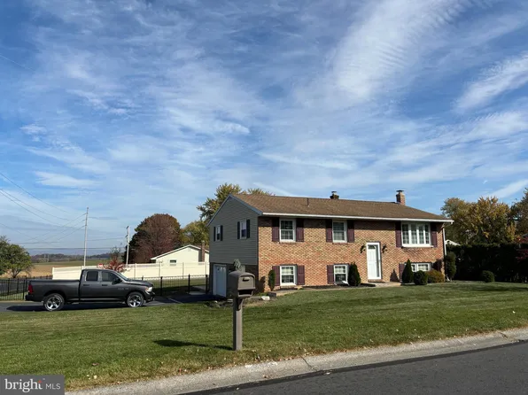 933 Willow Ln, Lebanon, PA 17046
