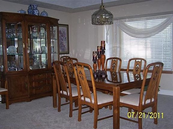 3rd image of 2589 Fairmont Dr