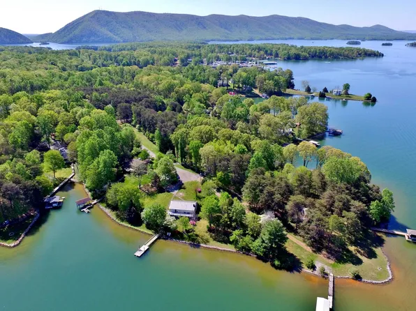 105 Preston Dr, Huddleston, VA 24104