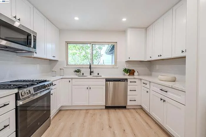 3743 Sanford St — Photo 14