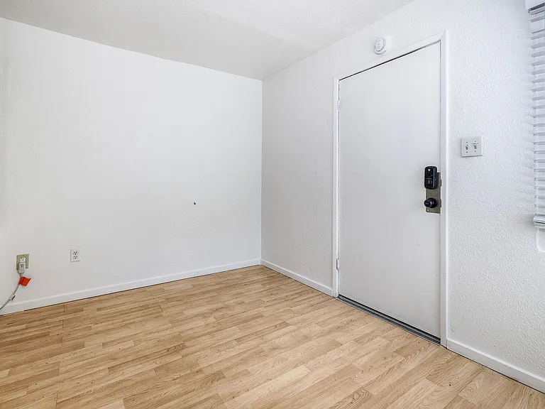 2744 Treat St — Photo 6