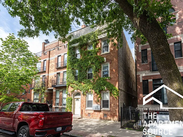 906 N Wood St — Photo 9