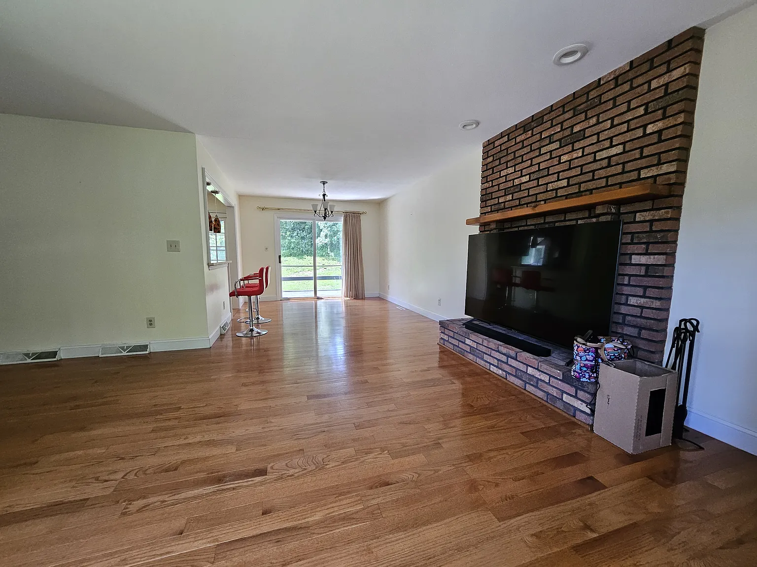 3 bed, 1742 sqft, $3,200 — Photo 4