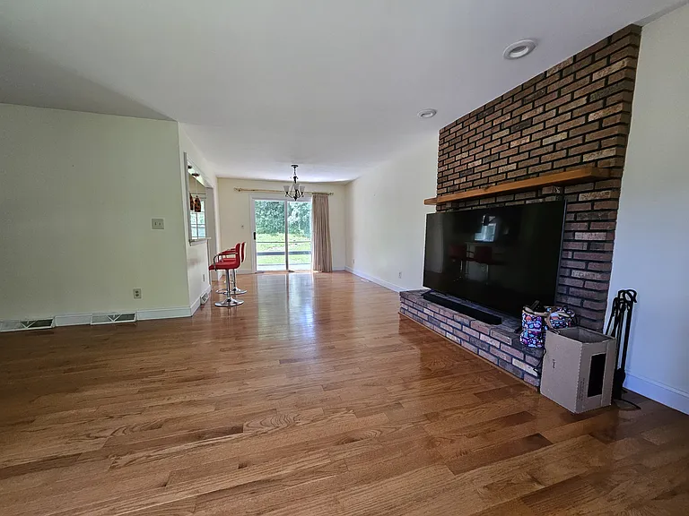 172 Country Hills Rd — Photo 4