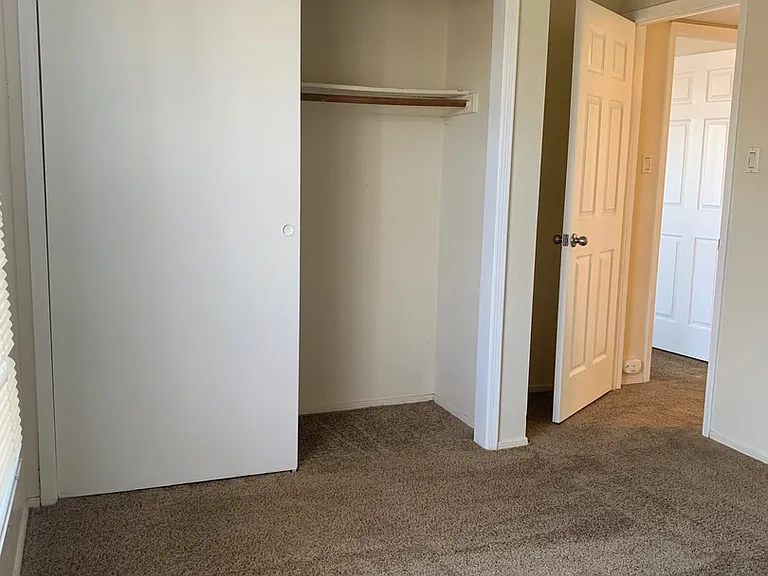 1011 Meadowlark Ct SE — Photo 7