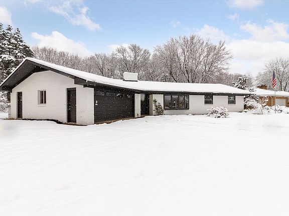 3rd image of 1842 Orchard Ln NE