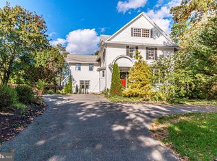 7610 Helena Dr, Falls Church, VA 22043