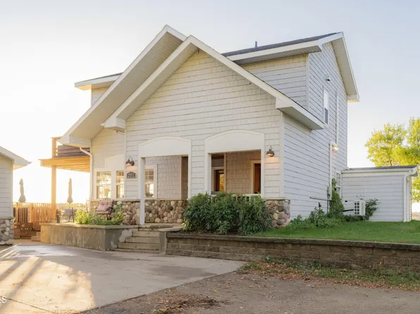 2981 E Lakeside Rd, Jamestown, ND 58401