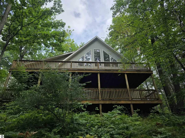 4500 Woodridge Dr, Hale, MI 48739