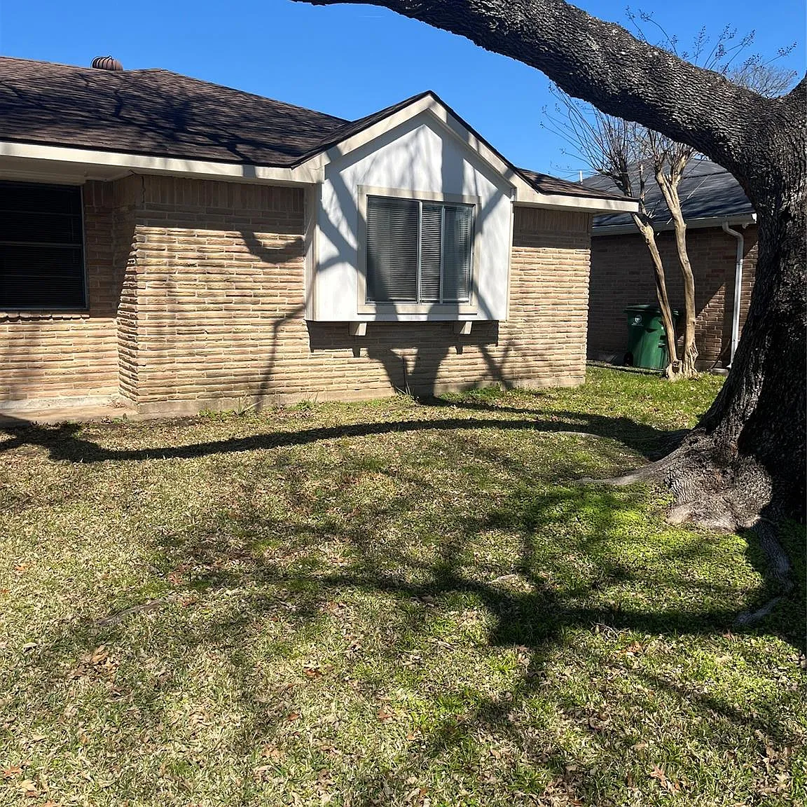 3 bed, 1.5 bath, 1073 sqft, $1,550 — Photo 2