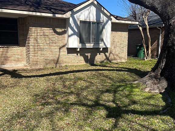 2nd image of 10822 Langdon Ln