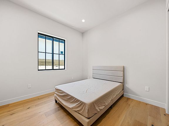 3rd image of 23033A Leonora Dr