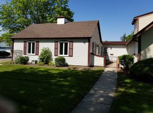 28 Garden Dr, Montgomery, IL