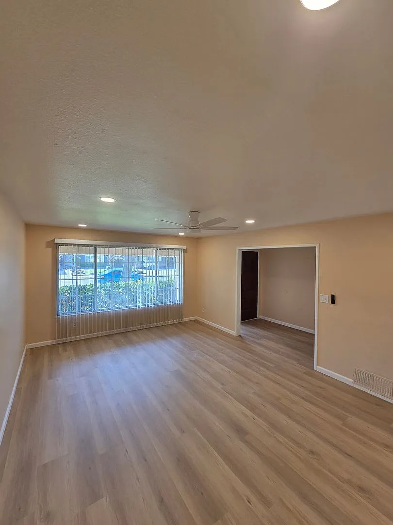 Building Photo - 1525 Lavender Ln