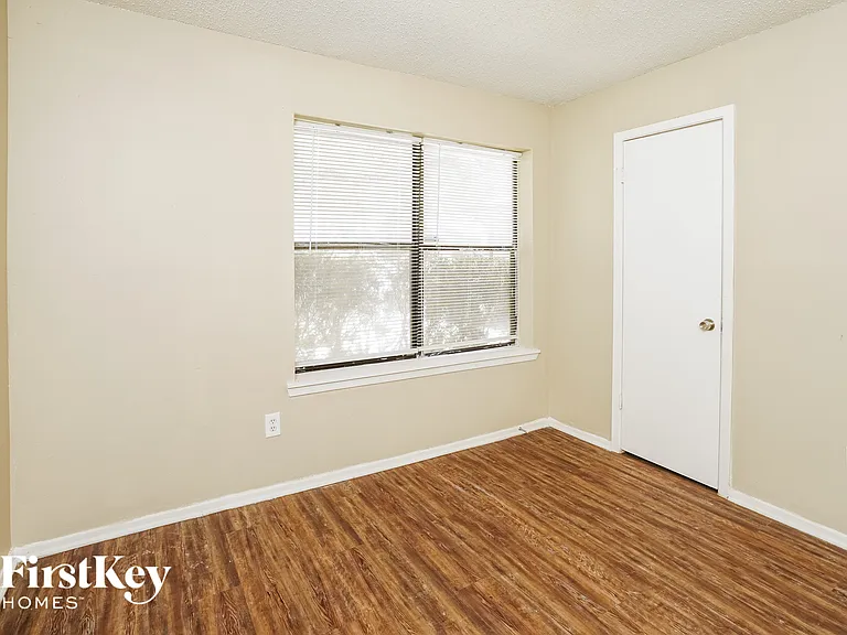 2306 Cranberry Cir — Photo 9