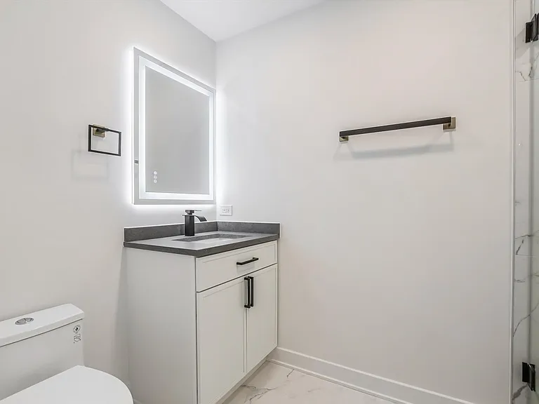 1308 S Plymouth Ct — Photo 18