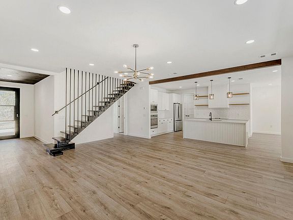4th image of 208 Ulupau Cir