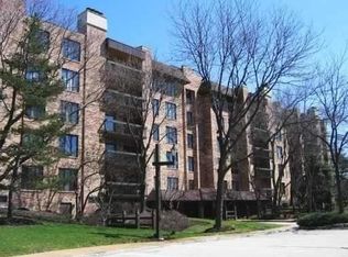 1771 Mission Hills Rd APT 111, Northbrook, IL 60062
