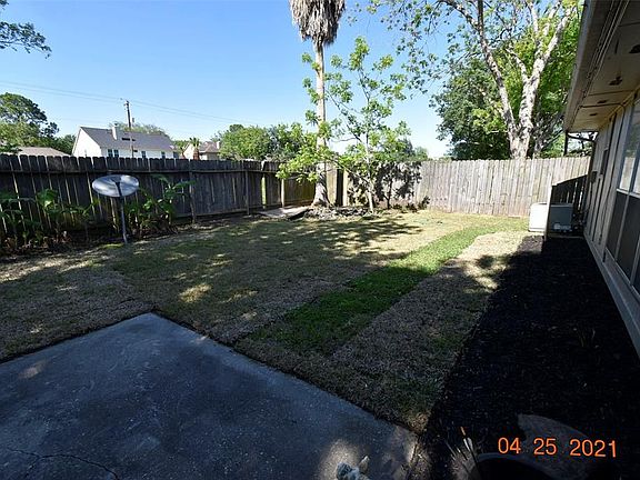 4th image of 2920 Thistledown Dr