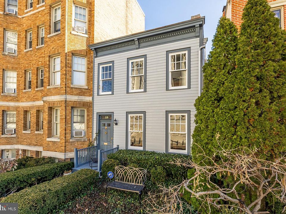 1st image of 19 2nd St NE