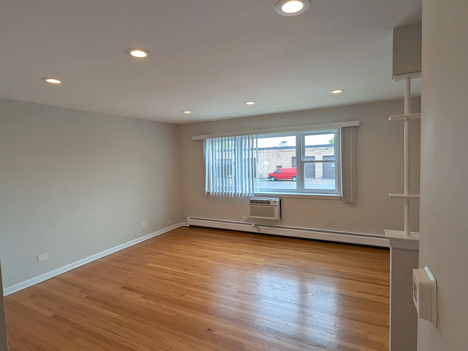 2 bed, 900 sqft, $1,900 — Photo 3