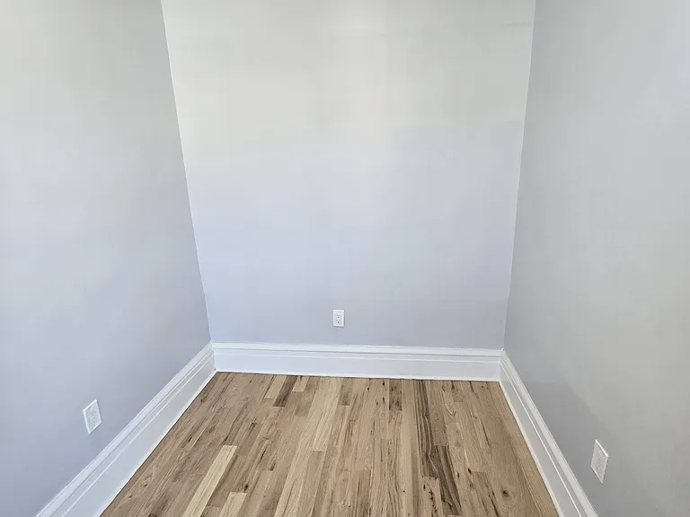 81 Bostwick Ave #2R — Photo 8