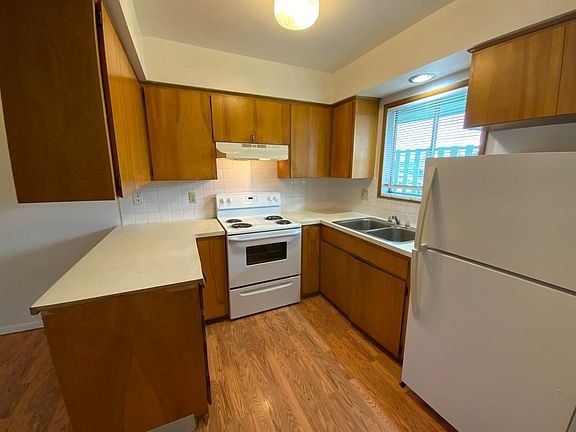 5th image of 806 Cedar St APT C