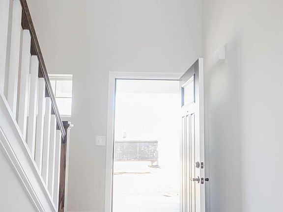 4th image of 432 White Oak Trce
